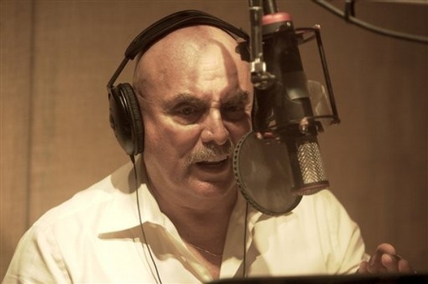 http://www.lonelyreviewer.com/wp-content/uploads/2008/09/don-lafontaine.jpg